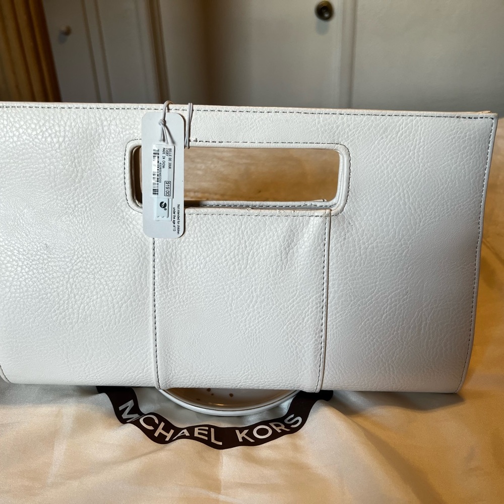 White clutch brand belle de jour/ charming Charlie, originally 19 selling for 10 - Picture 3 of 5